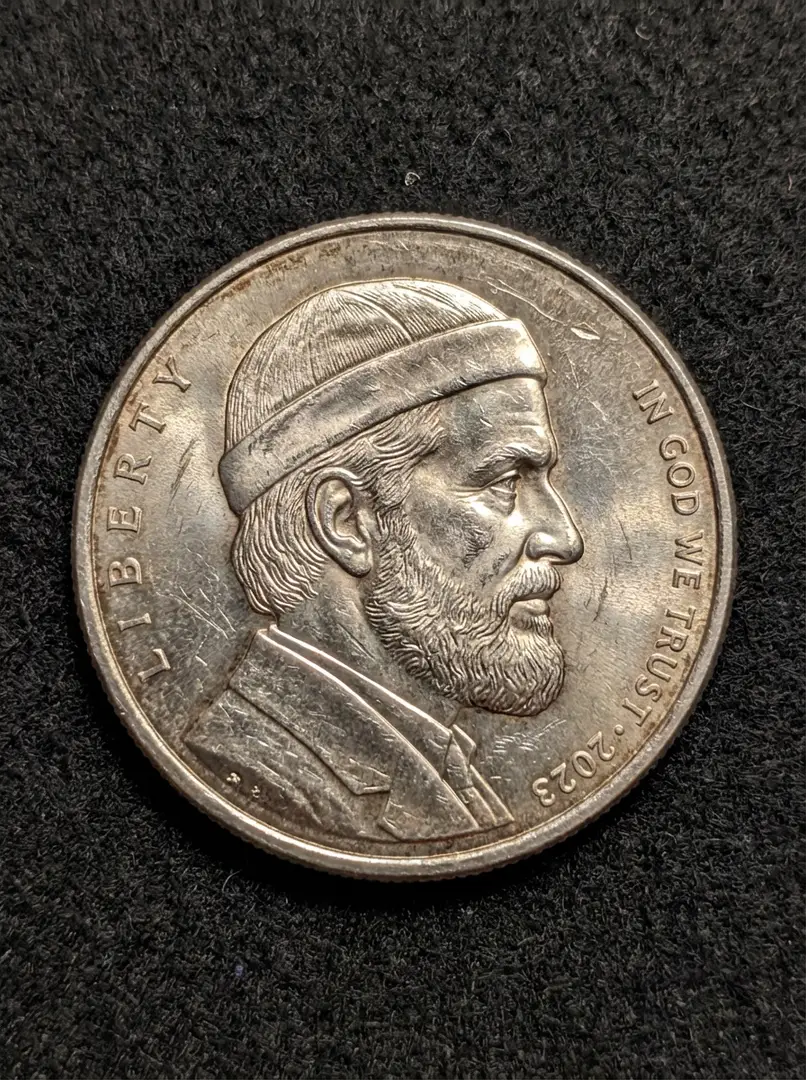 浮き彫り顔金属コイン